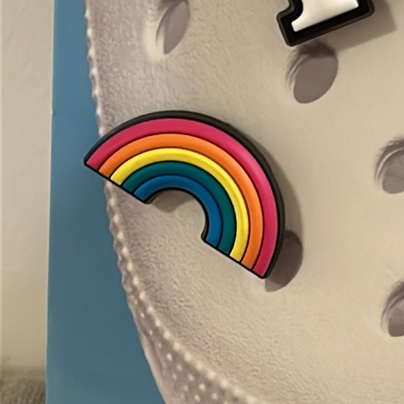 CROCS Jibbitz Feel the Love 3 Pack Includes Peace Sign, Rainbow & I Love - Picture 4 of 6